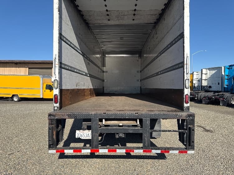 2017 Hino 338 — photo 9