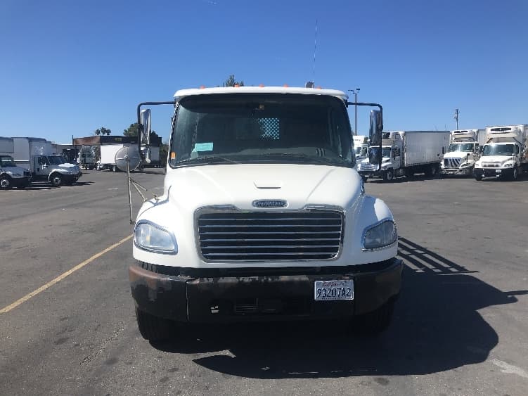 2017 Freightliner M2 106 — photo 2