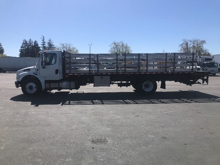 2017 Freightliner M2 106 — photo 4