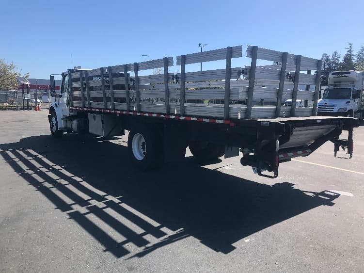 2017 Freightliner M2 106 — photo 6