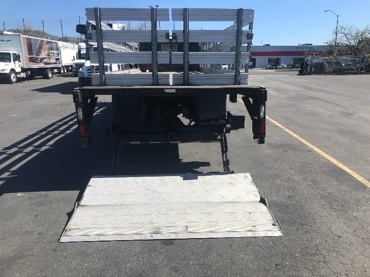 2017 Freightliner M2 106 — photo 9