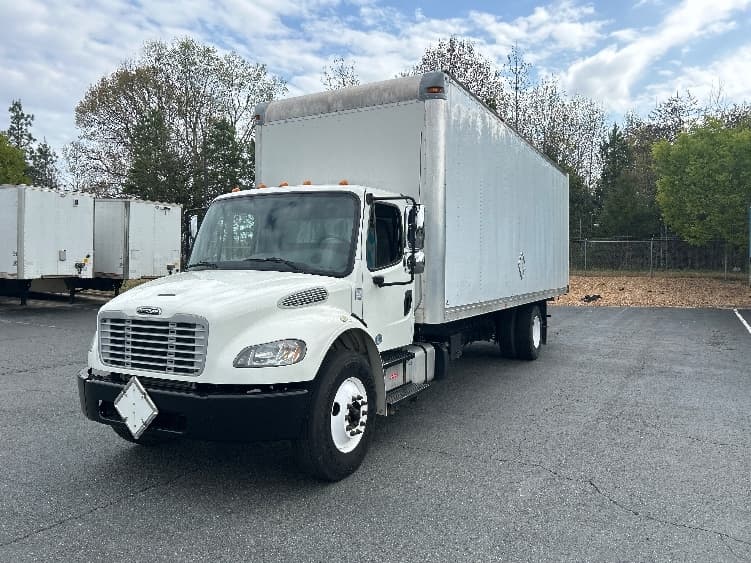 2017 Freightliner M2 106 — photo 3