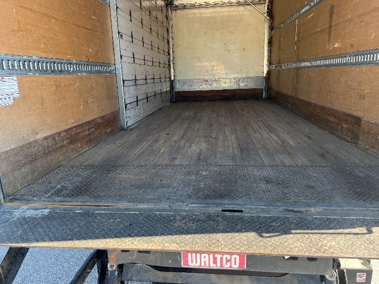 2017 Freightliner M2 106 — photo 10