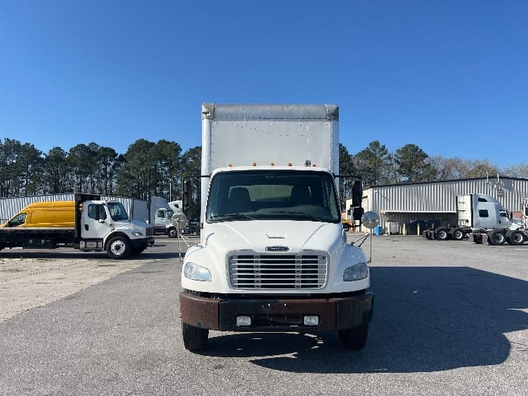 2017 Freightliner M2 106 — photo 2