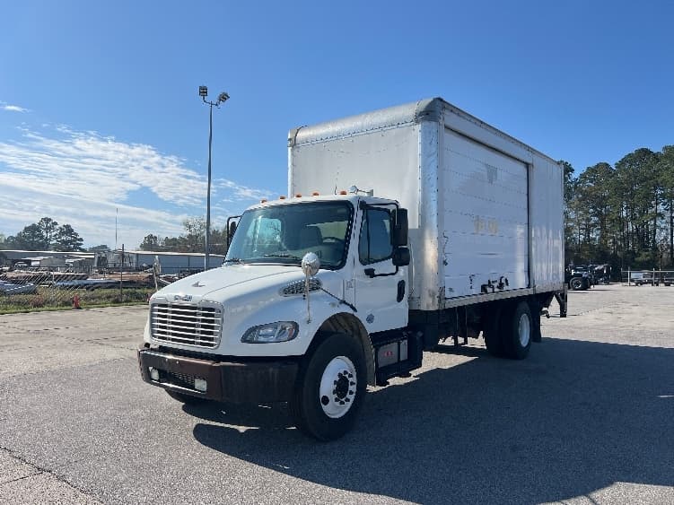 2017 Freightliner M2 106 — photo 3