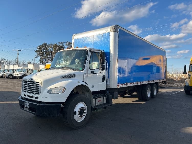 2017 Freightliner M2 106 — photo 3