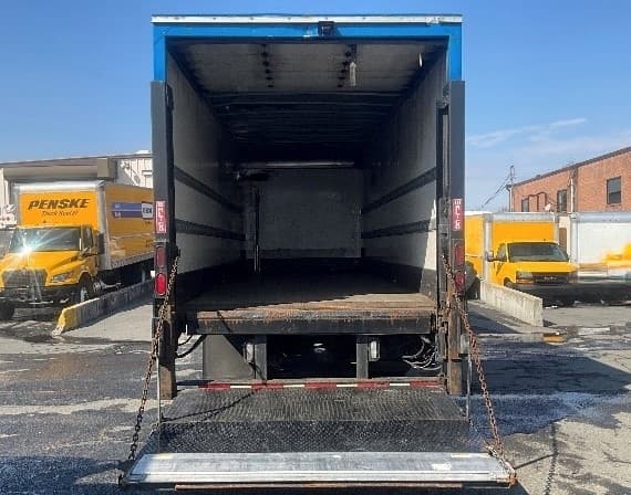 2017 Freightliner M2 106 — photo 7