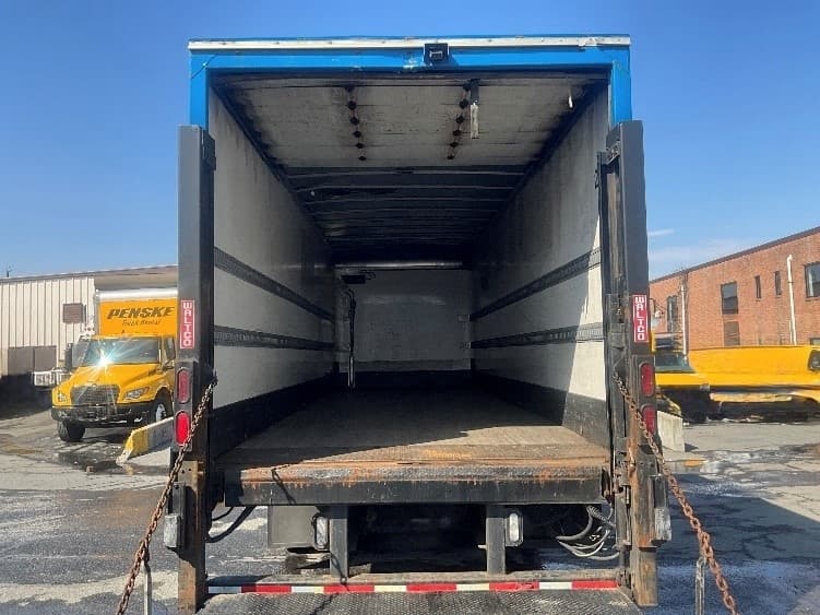 2017 Freightliner M2 106 — photo 8