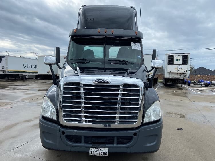 2017 Freightliner Cascadia — photo 2