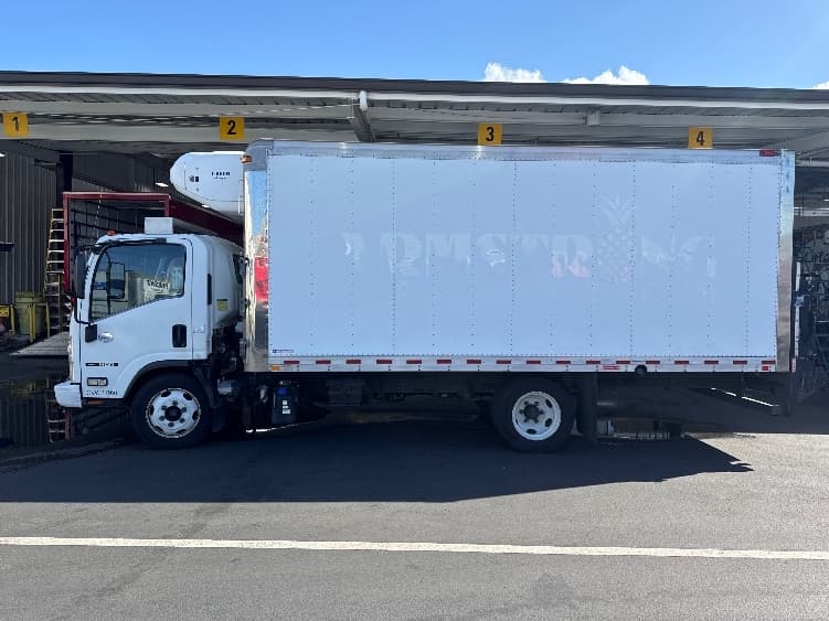 2017 Isuzu NQR — photo 4