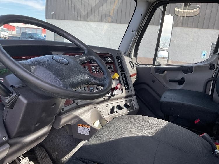 2017 Freightliner M2 112 — photo 10
