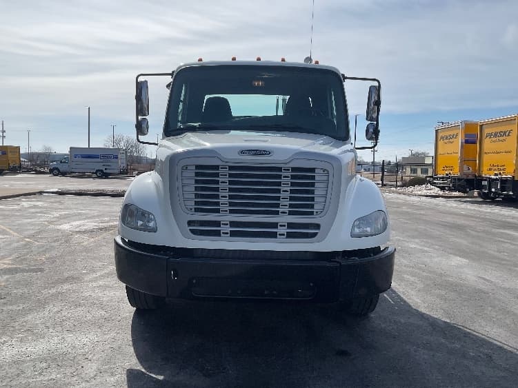 2017 Freightliner M2 112 — photo 2