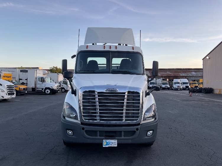 2017 Freightliner Cascadia — photo 2