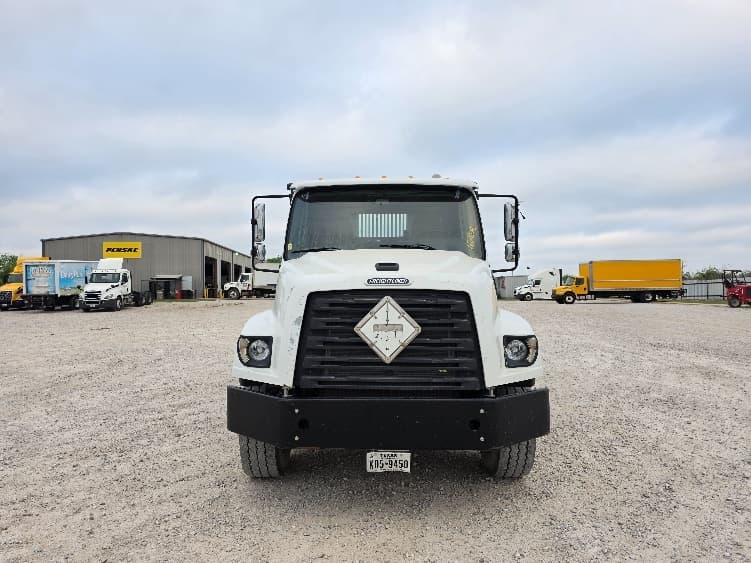 2016 Freightliner 114SD — photo 2