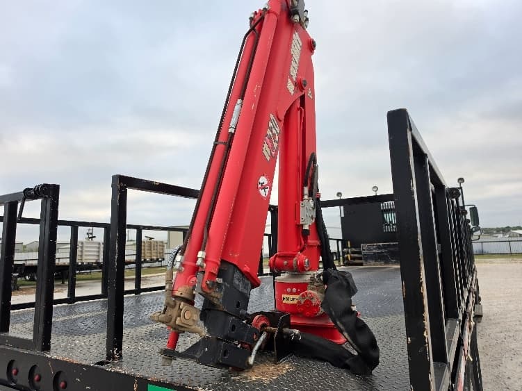 2016 Freightliner 114SD — photo 9