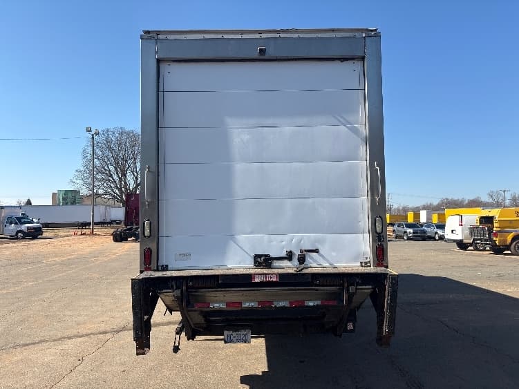 2017 Freightliner M2 106 — photo 7