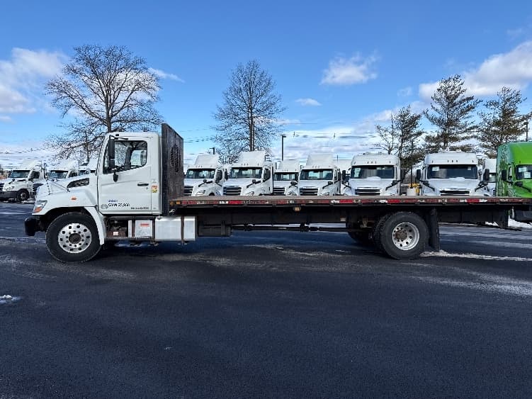 2017 Hino 268 — photo 4