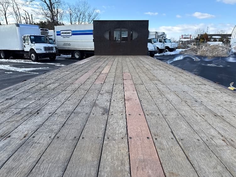 2017 Hino 268 — photo 8