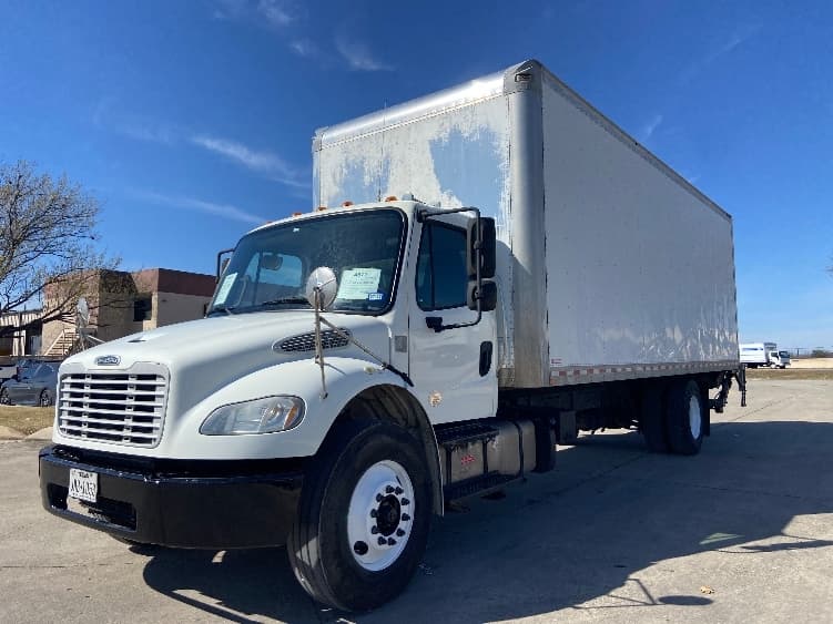 2018 Freightliner M2 106 — photo 3
