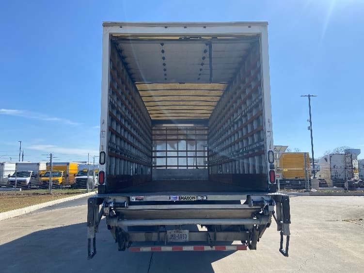 2018 Freightliner M2 106 — photo 8