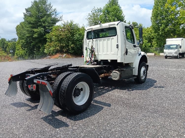 2018 Freightliner M2 106 — photo 7