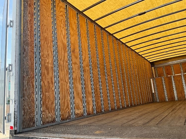 2017 Freightliner M2 106 — photo 10