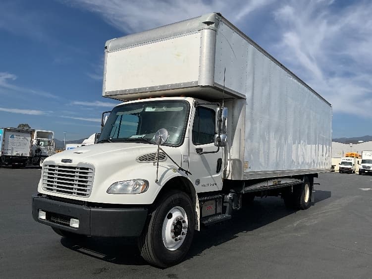2017 Freightliner M2 106 — photo 3