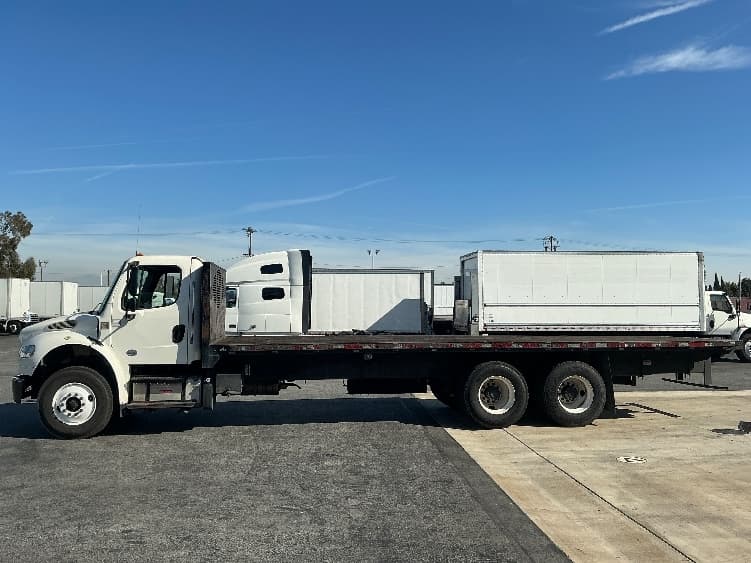 2018 Freightliner M2 106 — photo 4