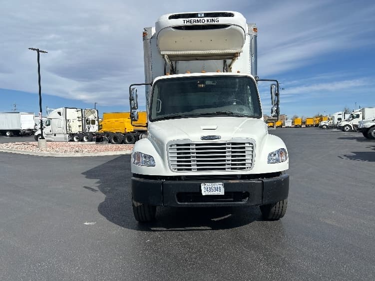 2017 Freightliner M2 106 — photo 2