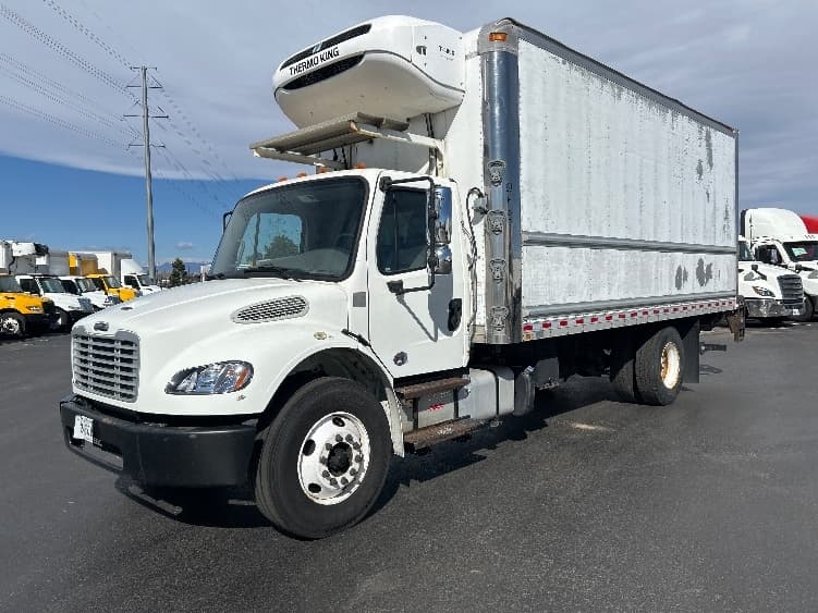 2017 Freightliner M2 106 — photo 3