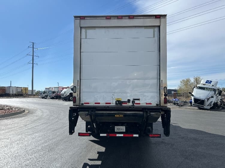 2017 Freightliner M2 106 — photo 7