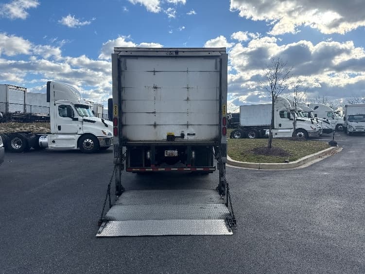 2017 Freightliner M2 106 — photo 8