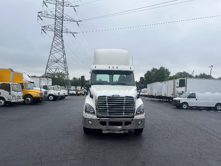 2018 Freightliner Cascadia — photo 2