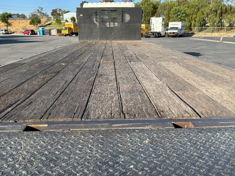 2017 Hino 268 — photo 10