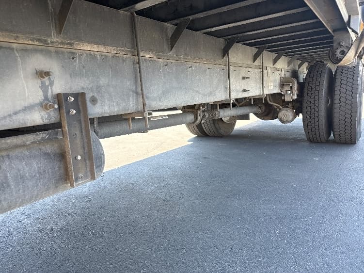 2017 Hino 268 — photo 5