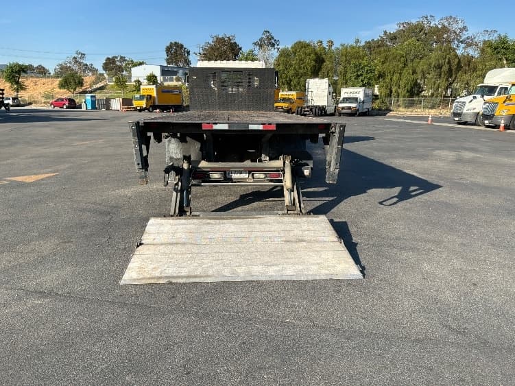 2017 Hino 268 — photo 9