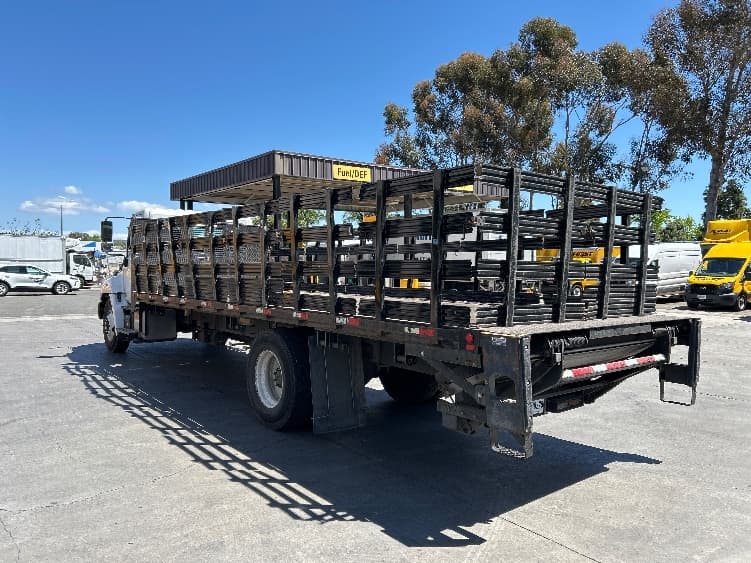 2017 Hino 268 — photo 6