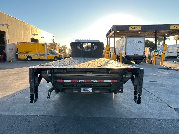 2017 Hino 268 — photo 7