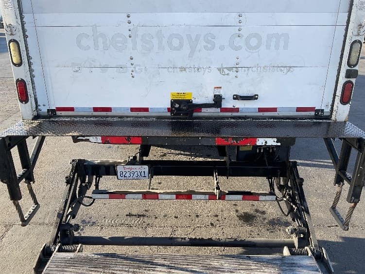 2017 Hino 268 — photo 10