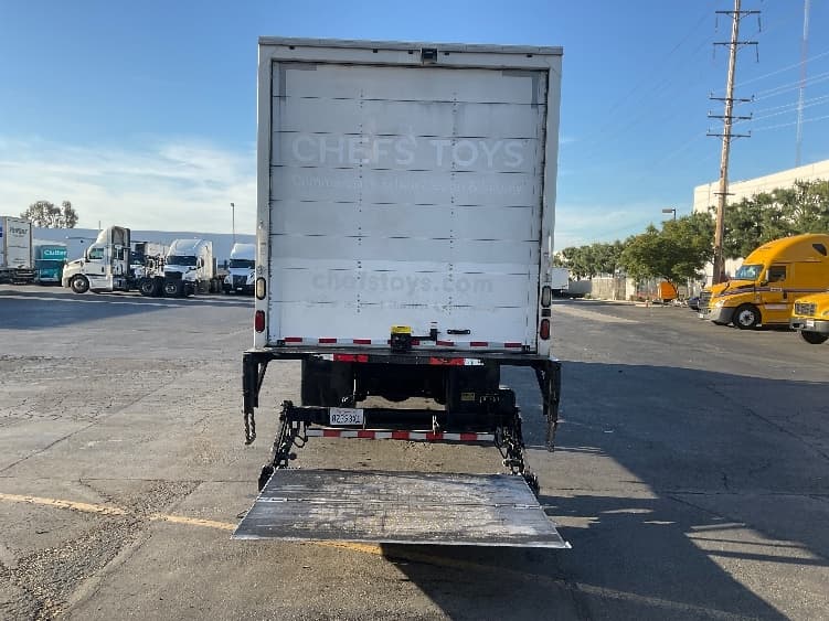 2017 Hino 268 — photo 9