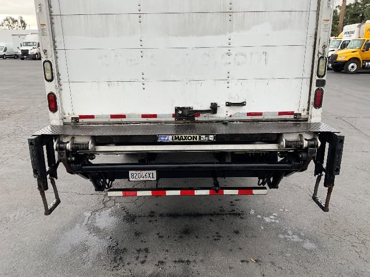 2017 Hino 268 — photo 10