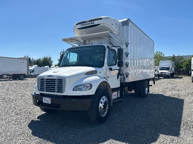 2018 Freightliner M2 106 — photo 3