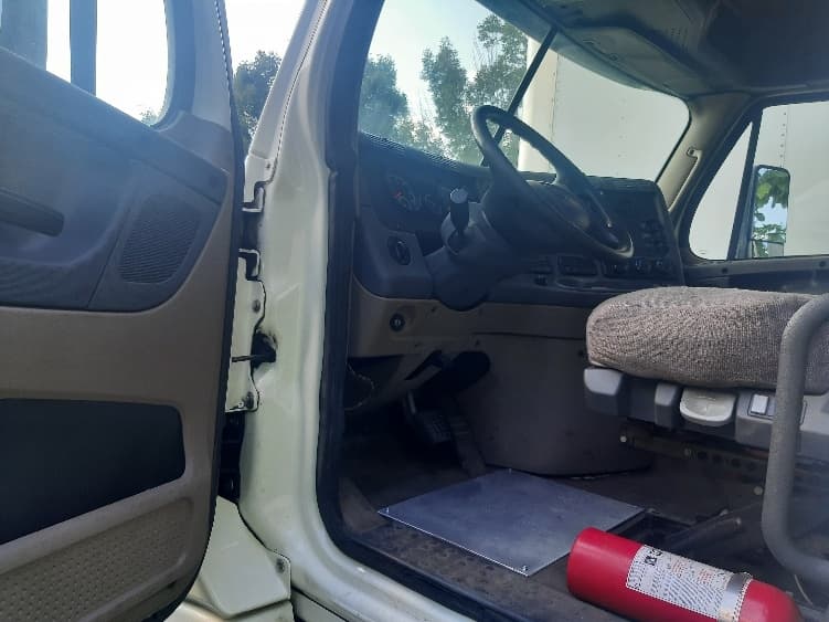 2018 Freightliner Cascadia — photo 9