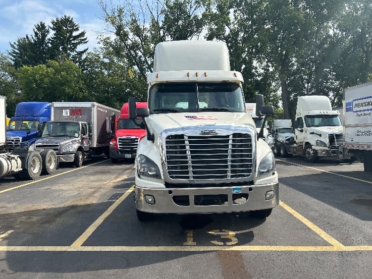 2018 Freightliner Cascadia — photo 2