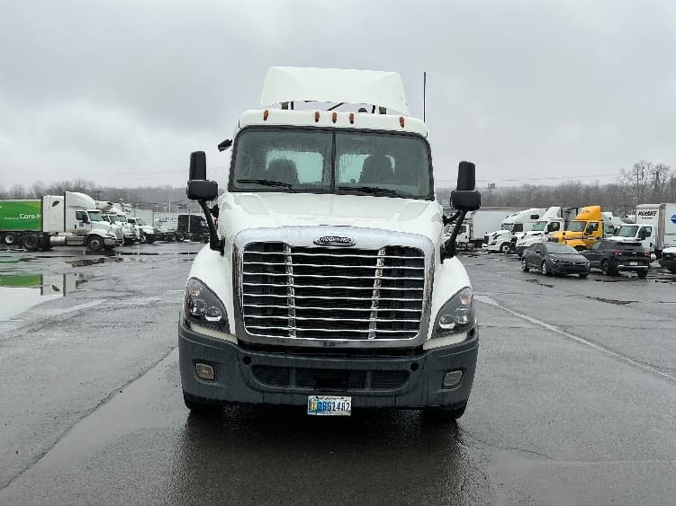 2018 Freightliner Cascadia — photo 2