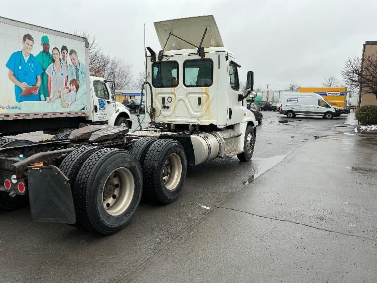 2018 Freightliner Cascadia — photo 7