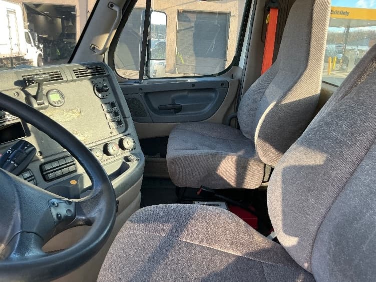 2018 Freightliner Cascadia — photo 10