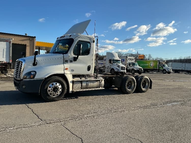 2018 Freightliner Cascadia — photo 3
