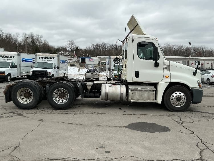 2018 Freightliner Cascadia — photo 8