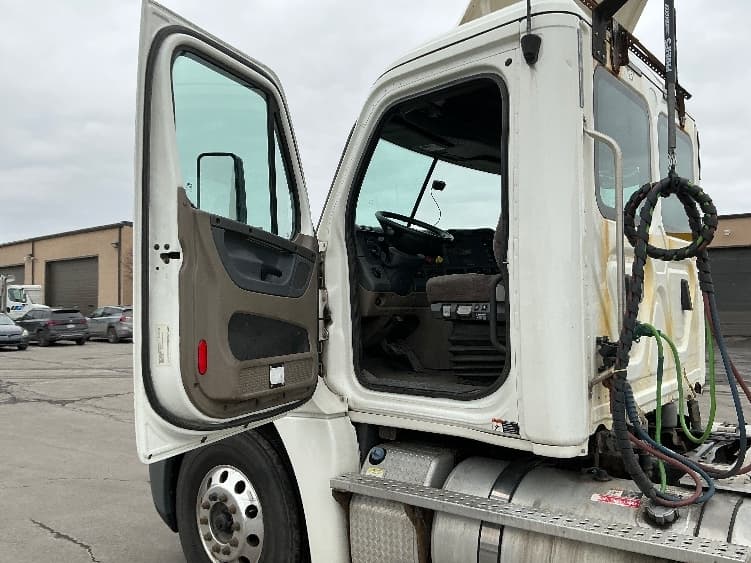 2018 Freightliner Cascadia — photo 9